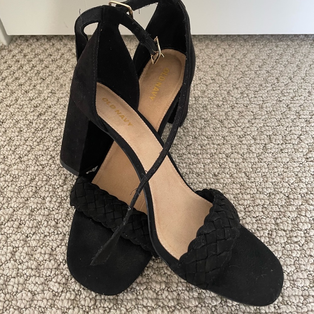 Olds Navy black pumps
